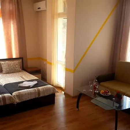 Family Solar فندق